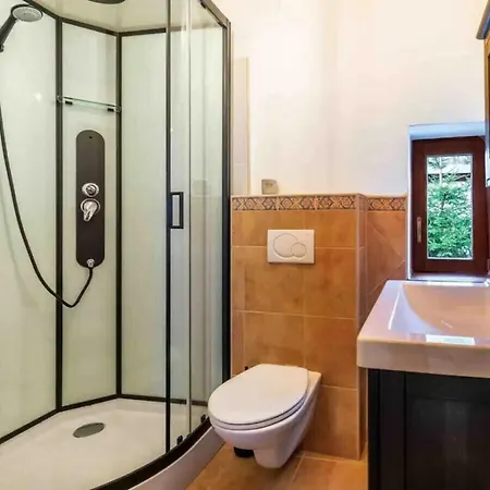 Lucany Lla560 Comfortable Villa